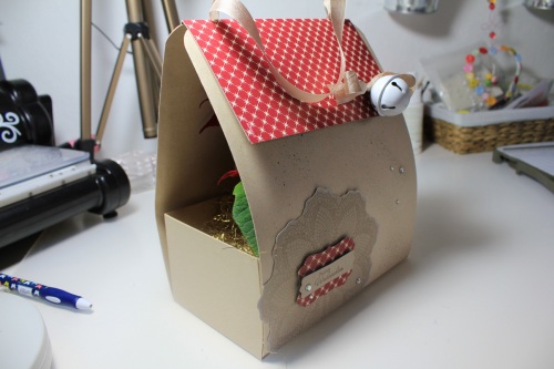 Große Papiertasche mit dem Designerpapier Fröhliche Weihnacht, gebastelt mit Produkten, Stempeln und Stanzen von Stampin\' Up!