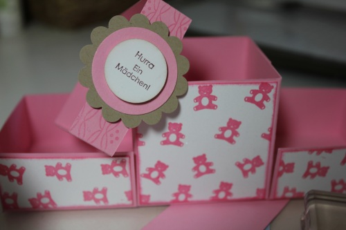 Geschenkbox zur Geburt für Mädchen, gebastelt mit Produkten, Stempeln und Stanzen von Stampin\' Up!