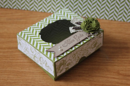 Geschenkbox/Verpackung mit Sichtfenster und Designerpapier Sommerparty, Bild1, gebastelt mit Produkten, Stempeln und Stanzen von Stampin\' Up!