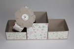 Verpackung mit der Blumenstanze und dem Designerpapier Fröhliche Weihnacht, gebastelt mit Produkten, Stempeln und Stanzen von Stampin\' Up!